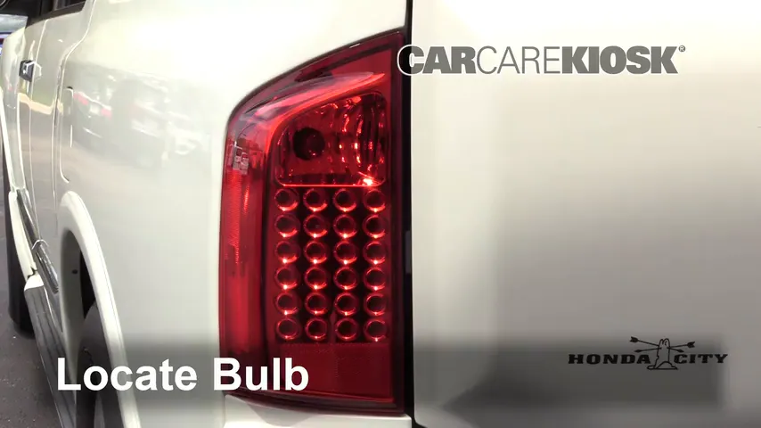 2007 Infiniti QX56 5.6L V8 Lights Tail Light (replace bulb)